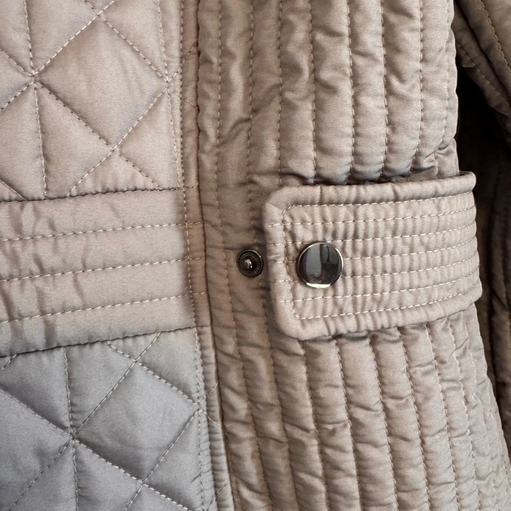Liz Claiborne Quilted Puffer Jacket in Light Gray, Size XL, Zipper, Button, Hood - Picture 7 of 16